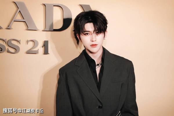 當(dāng)紅男明星排行榜 2021，星光璀璨，誰(shuí)領(lǐng)風(fēng)騷？，2021當(dāng)紅男明星排行榜，星光熠熠，誰(shuí)領(lǐng)風(fēng)騷？