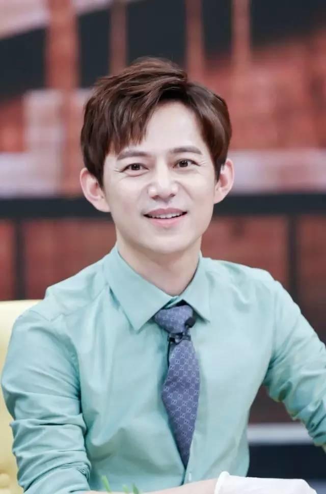 何炅2024年行程揭秘，忙碌一年中的精彩瞬間，何炅2024年行程揭秘，一年忙碌中的精彩瞬間回顧