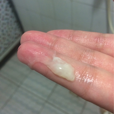 陰部流出來(lái)的液體是什么？全面解析女性分泌物，女性陰部流出液體的全面解析，了解女性分泌物成分與特性