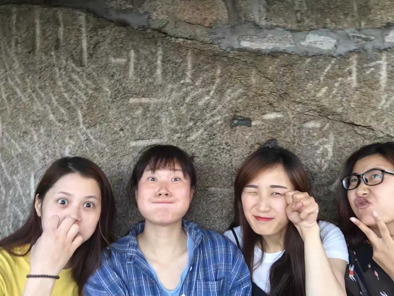 四個(gè)人玩我一個(gè)人，一種獨(dú)特的體驗(yàn)感受，四人圍攻下的獨(dú)特體驗(yàn)，一場(chǎng)獨(dú)特的游戲經(jīng)歷