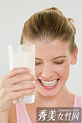 如何用牛奶洗臉美白，揭示美白秘密與正確方法，牛奶洗臉美白法，揭秘美白秘密與正確步驟