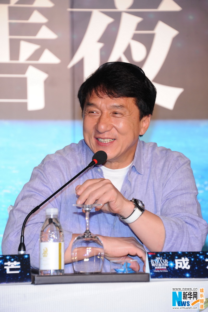 芭莎明星慈善夜，成龍的光影之路與慈善之心，芭莎明星慈善夜，成龍的光影之路閃耀慈善之心