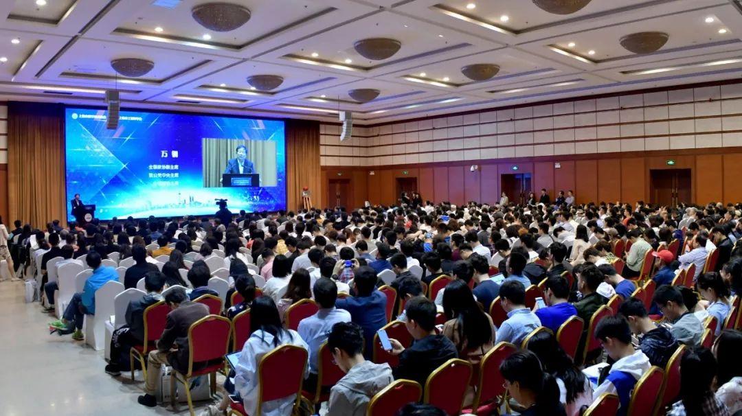 上海醫(yī)藥股票長(zhǎng)期持有的價(jià)值與風(fēng)險(xiǎn)分析，上海醫(yī)藥股票長(zhǎng)期持有的價(jià)值及風(fēng)險(xiǎn)解析