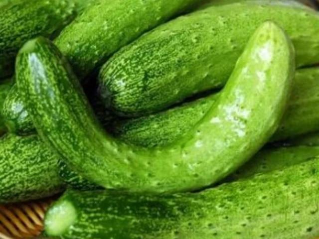 黃瓜的神奇力量，一個月吃黃瓜，尿酸降低的健康奇跡，黃瓜的神奇功效，一月飲食調整，尿酸降低見證健康奇跡