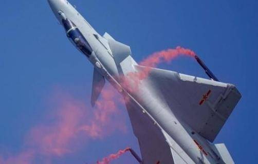 殲-20女飛行員英勇犧牲，彰顯空軍精神之光輝，殲-20女飛行員英勇犧牲，空軍精神光輝閃耀天際